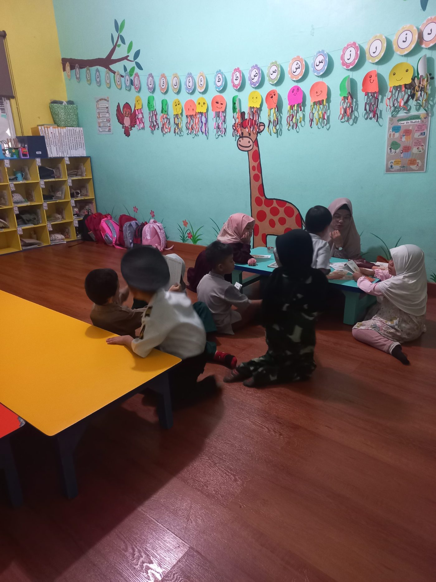 Belajar membaca Iqro dan mengaji